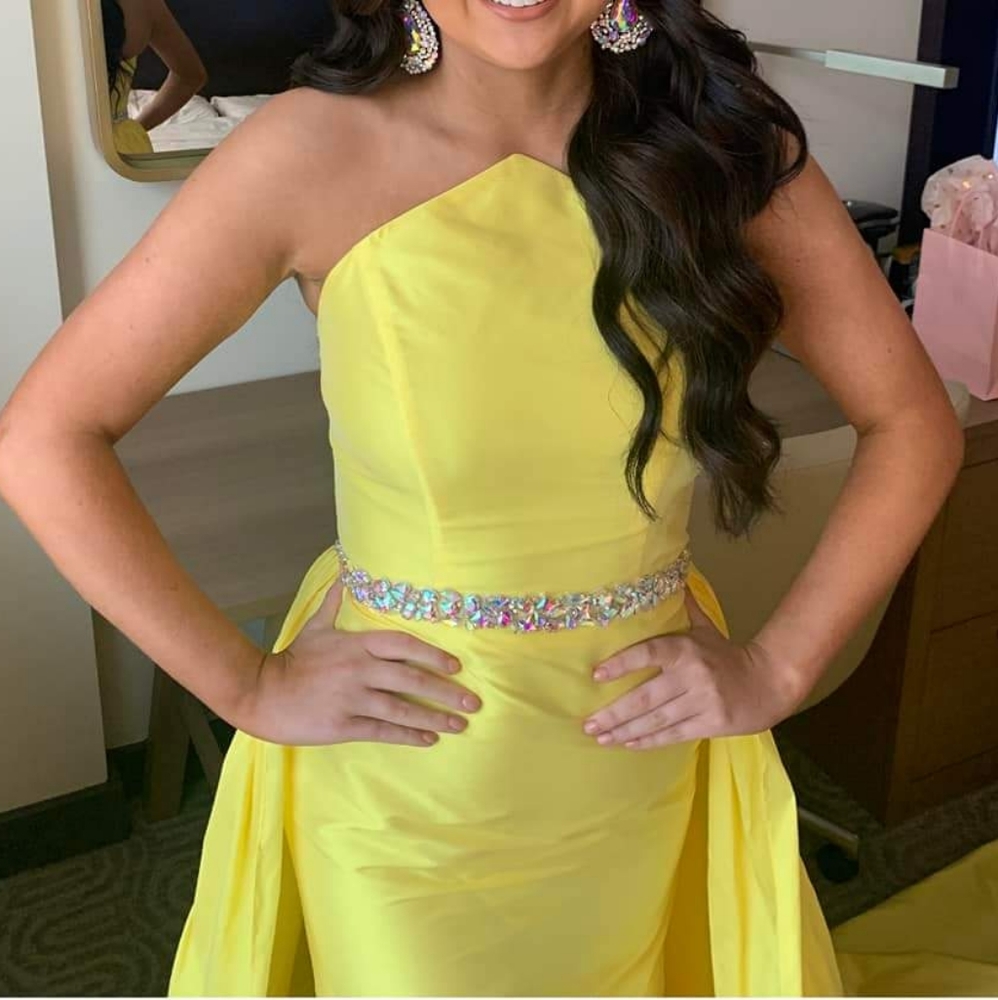Gorgeous yellow Fernando Wong ballgown. Size 4.